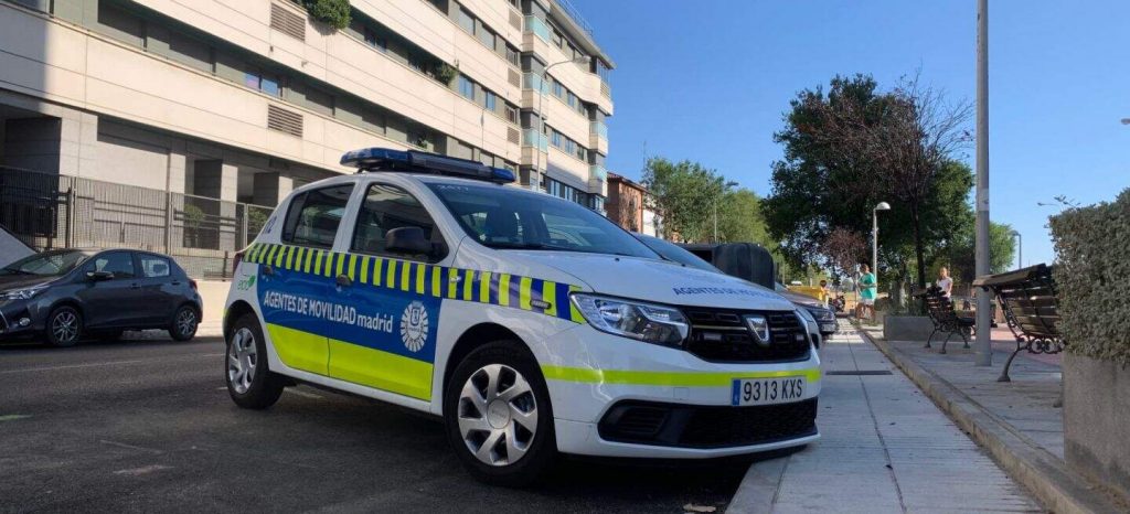 Los agentes de movilidad de Madrid estrenan coche, un Dacia Sandero adaptado a GLP
