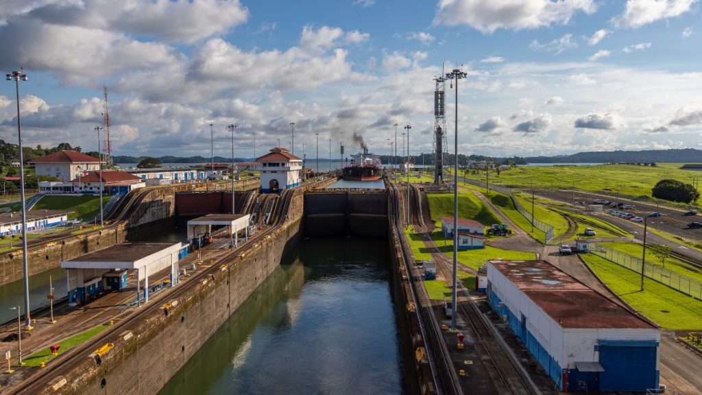Canal de Panamá busca aumentar tránsitos de buques de gas natural licuado
