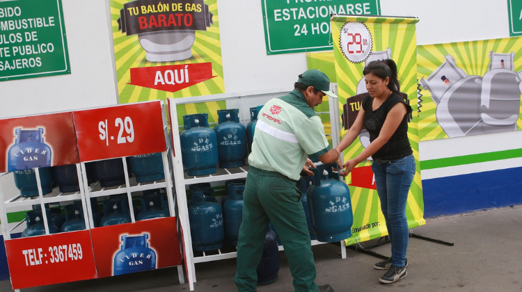 Normas: É legal recarregar um botijão de gás em um posto de serviços?