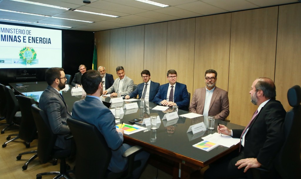 Silveira reúne maiores distribuidoras de gás de cozinha do país e avança na implementação do Gás do Povo