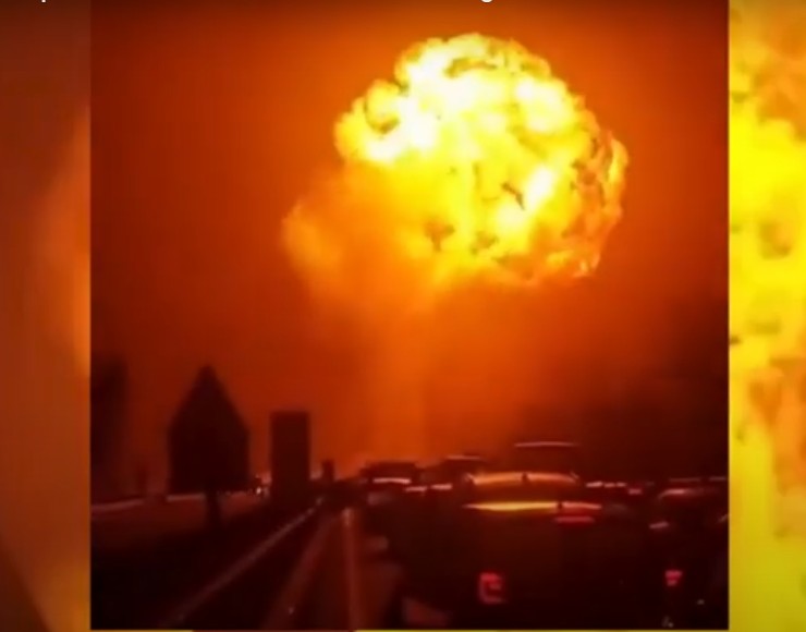 Camión cisterna de gas explota y abre cráteres en una autopista estratégica en Italia