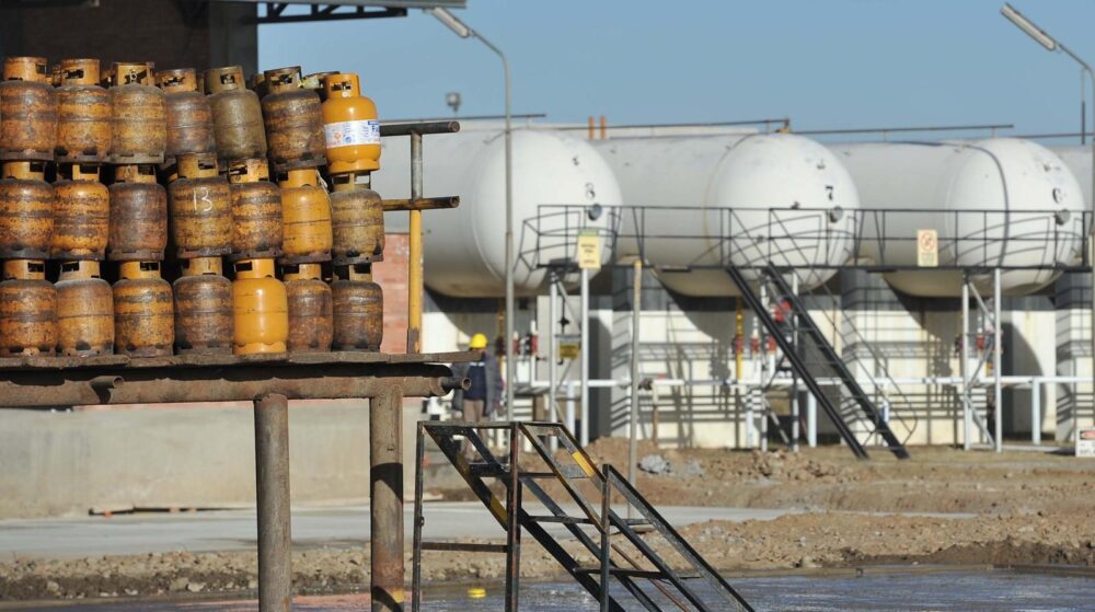 Cochabamba: distribuidores de GLP protestam na Refinaria da YPFB e exigem aumento no preço do botijão de gás