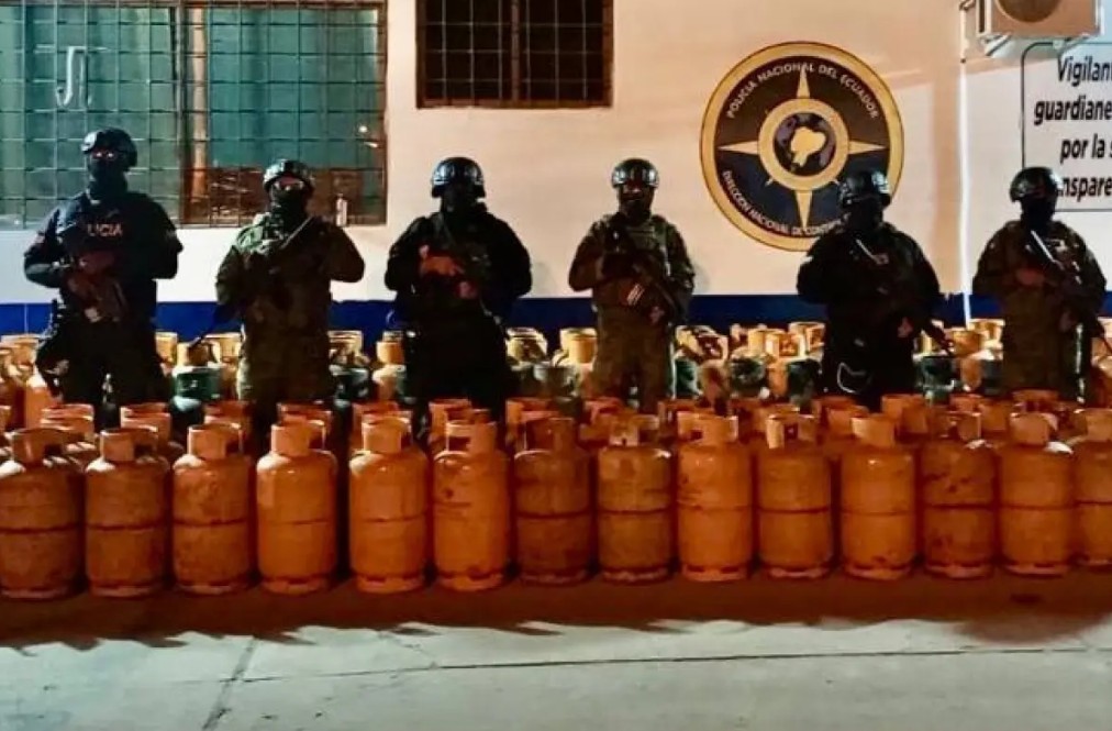 Apreendem combustível e cilindros de gás em supostos depósitos clandestinos em Huaquillas