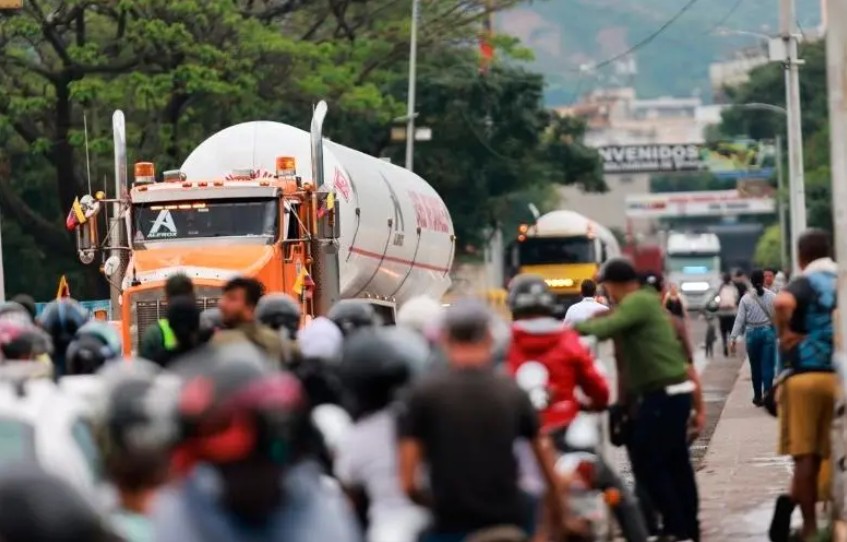 Primeiros caminhões com GLP venezuelano cruzam para a Colômbia após 11 anos sem importações de hidrocarbonetos