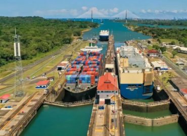 Navios Canal do Panamá